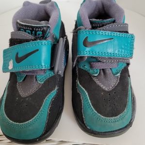 Nike Boys Diamond Turf Sneakers